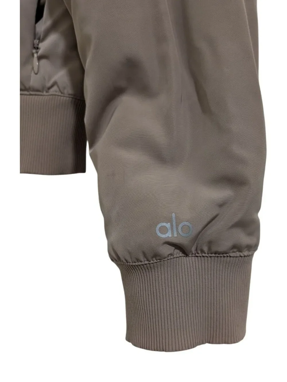 ALO Yoga elevate your